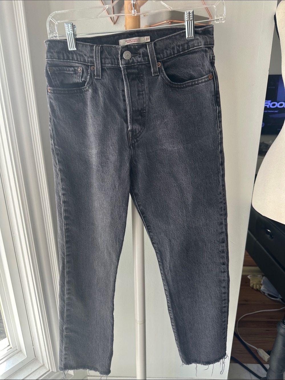 LEVI’S Blank Tab- Wedgie Straight  Black Wash High-Rise Straight-Leg Jeans Sz 27